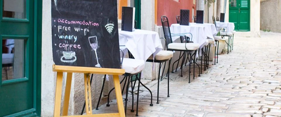 Como aumentar o fluxo de clientes com promoções locais