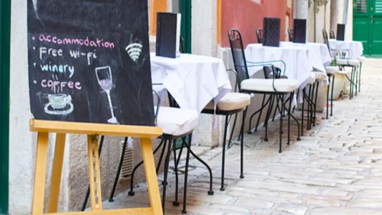 Como aumentar o fluxo de clientes com promoções locais