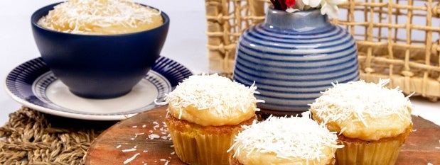 Imagem de cupcakes e outras sobremesas de coco