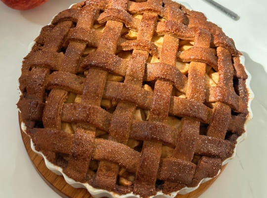 Deliciosa torta de maça, crocante por fora, macia e suculenta por dentro