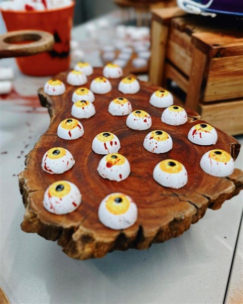 Bombom de Nozes com MOÇA na forma de Olho do Fantasma