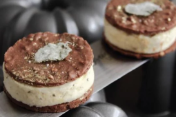 Discos Praliné Recheados com Mousse de Maracujá e Hortelã