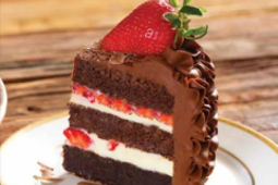 Torta Búlgara Trufada com Morangos Frescos