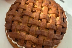 Deliciosa torta de maça, crocante por fora, macia e suculenta por dentro