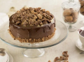 Torta de Chocolate Cremosa com Noz Pecan Caramelizada