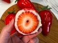 Delicioso morango do amor, com casca crocante e recheio delicioso