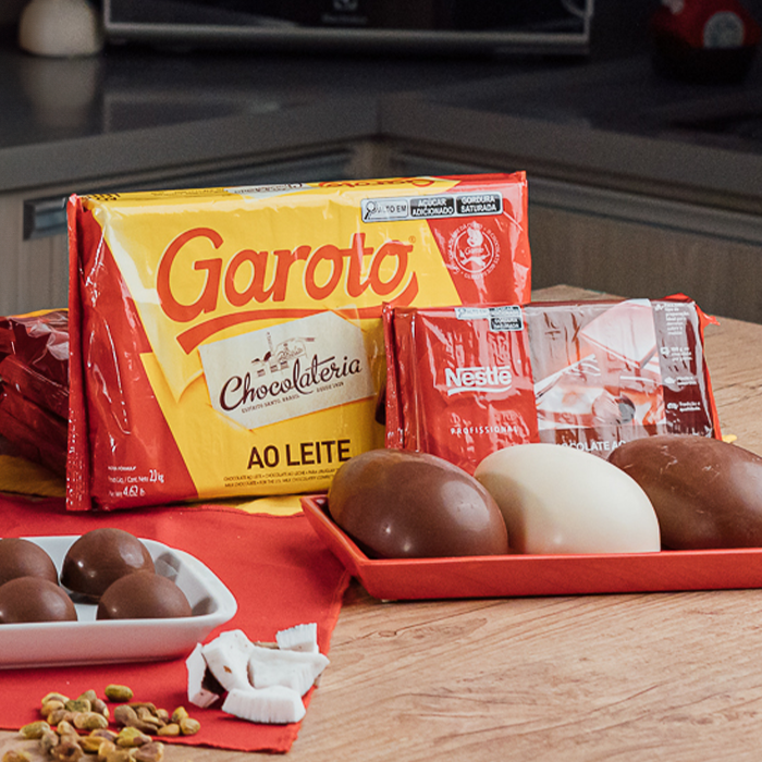 Ovos preparados com garoto confeitaria ao leite